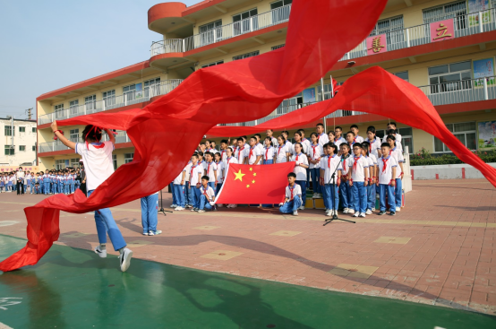 河北南皮：唱紅歌 繪長卷 “童”心共祝祖國好