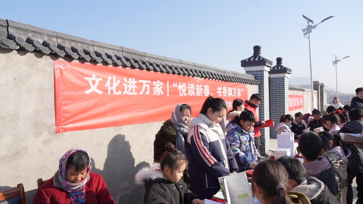 河北遷安開展“閱讀新春 書香飄萬家”送書進鄉村活動
