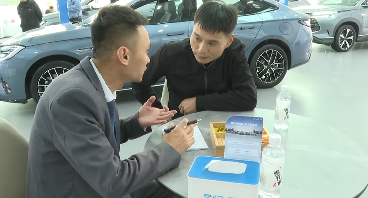 石家莊市鹿泉區：以舊換新 為汽車消費“加油”