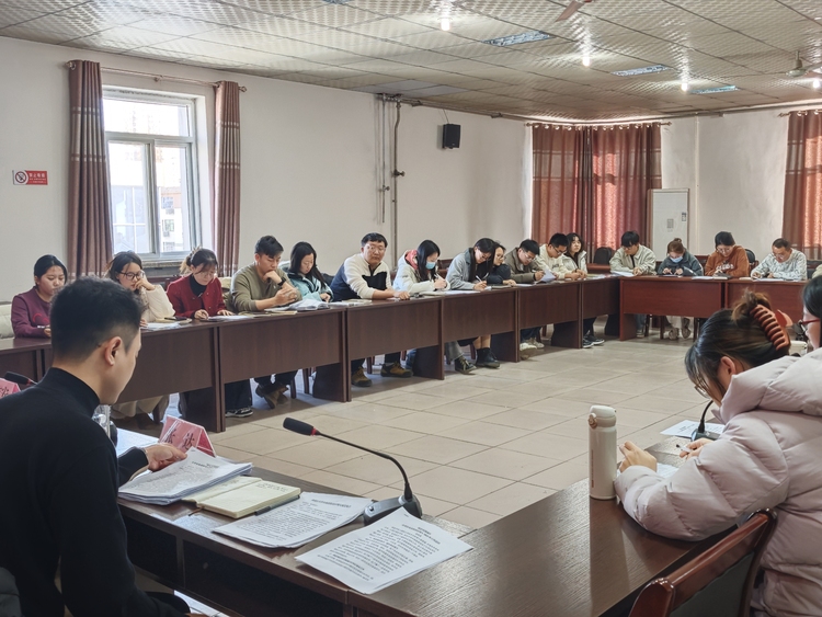 保定市滿城區召開大學生農業職業經理人座談會