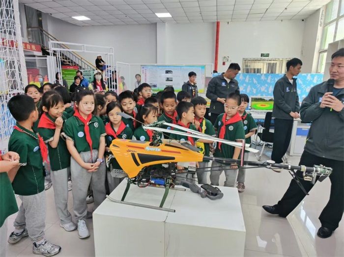 石家莊市青園街小學開展“探秘新科技 解碼無人機”紅領巾研學實踐活動_fororder_image007