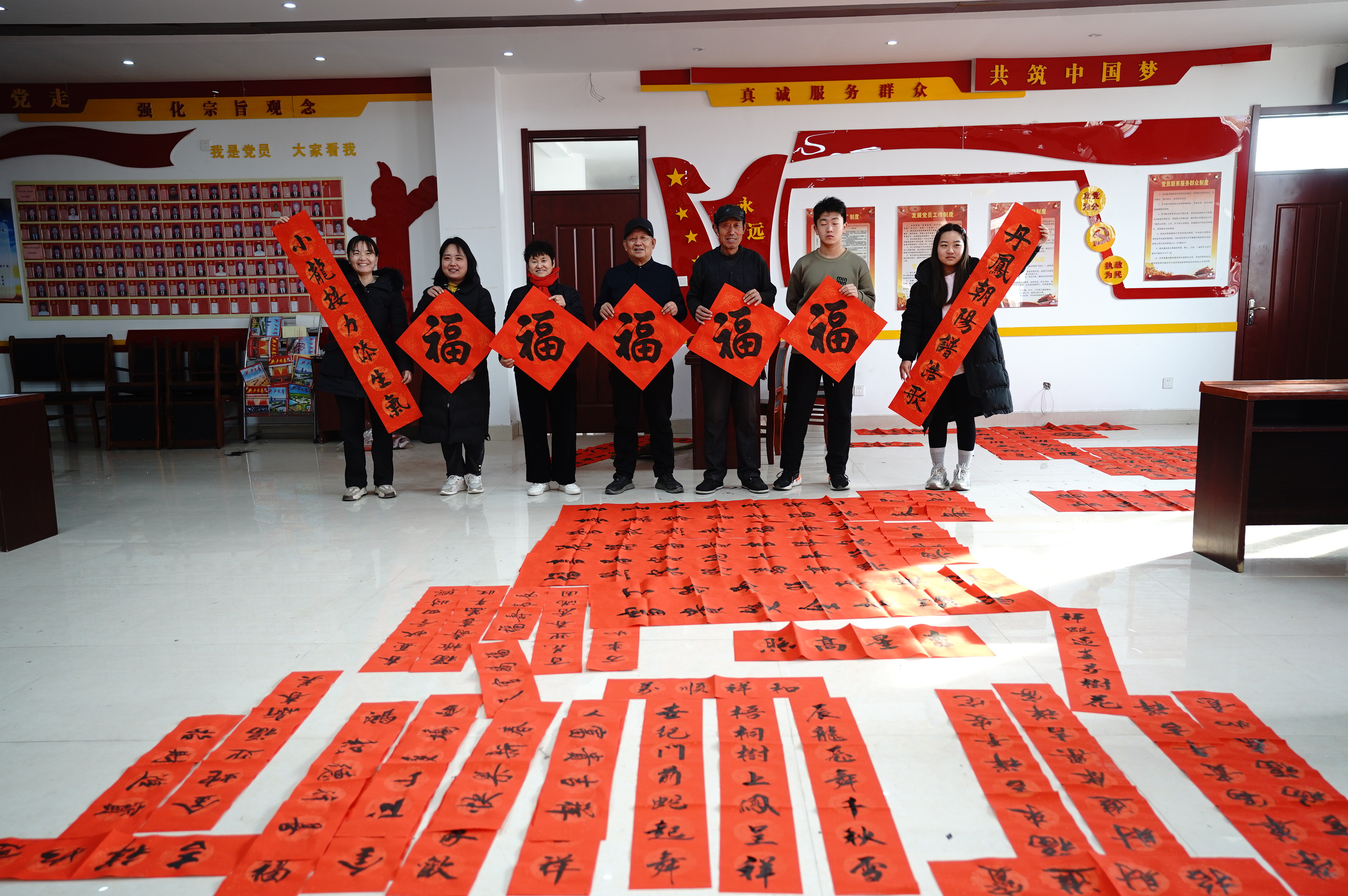 河北邢臺經濟開發區：新春對聯進村居 祝福提前送上門