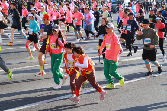 35000人燃動春日！2025石家莊馬拉松賽鳴槍開跑_fororder_1437