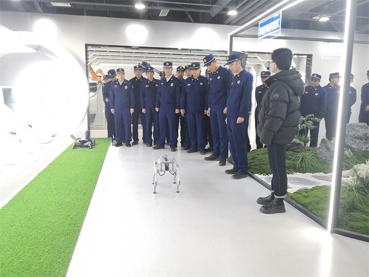 保定博野開展參觀人工智能教育基地主題黨日活動