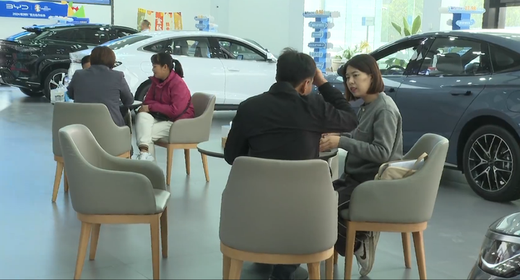 石家莊市鹿泉區：以舊換新 為汽車消費“加油”
