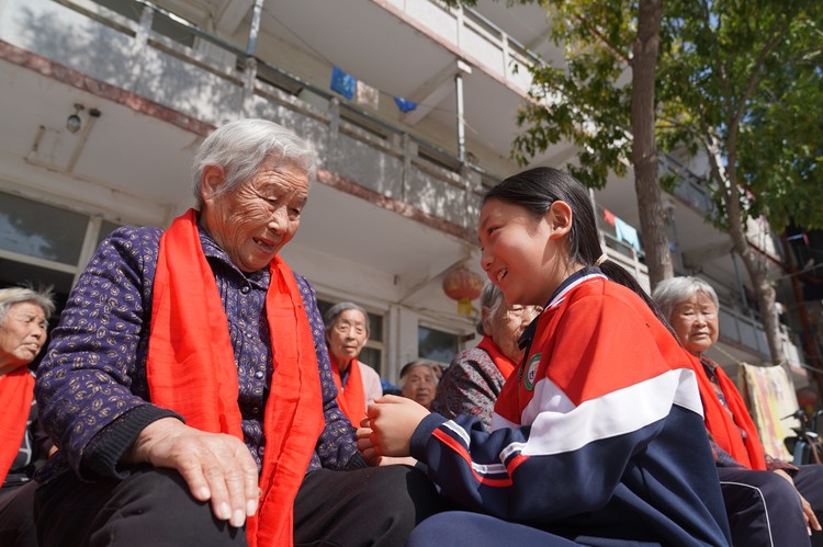 河北邢臺經濟開發區：愛滿重陽節 情暖老人心