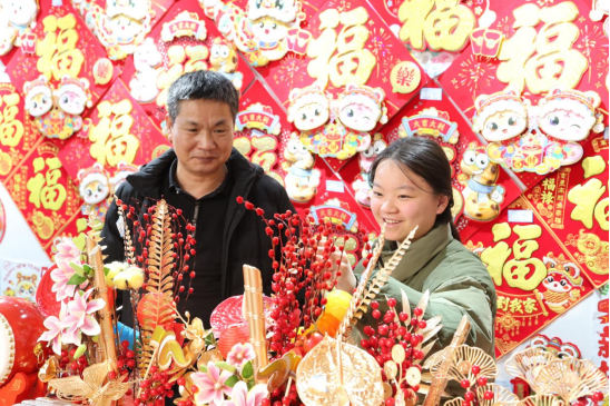 河北東光：新春將至年味濃 鮮花年貨採購忙