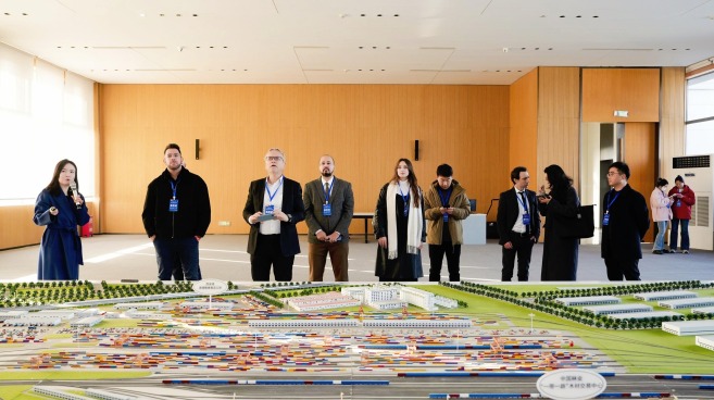 內陸港通歐亞 外籍專家在西安見證中歐班列“帶貨”硬實力