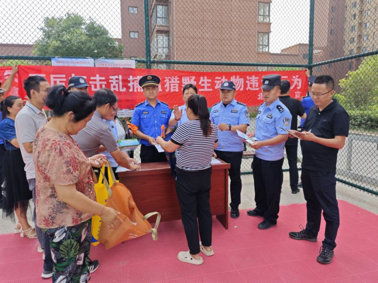 西安經開區多部門聯動進社區 共築野生動物保護防線_fororder_圖片1