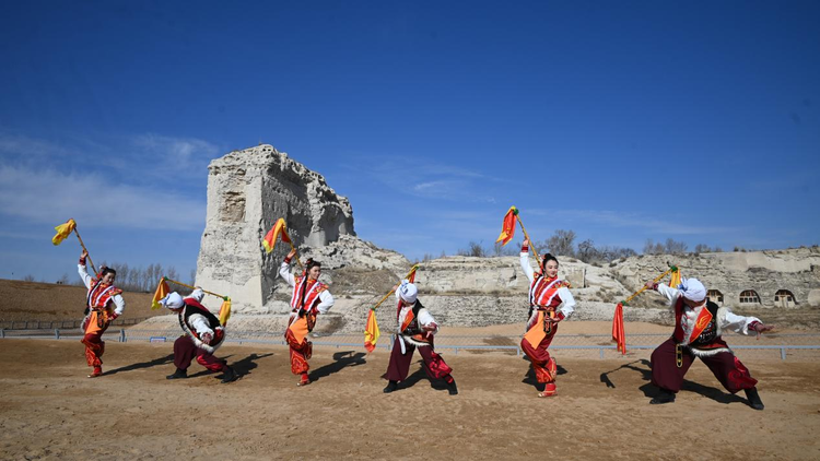 榆林靖邊統萬城春節活動精彩紛呈 各地遊客“博物館裏過大年”