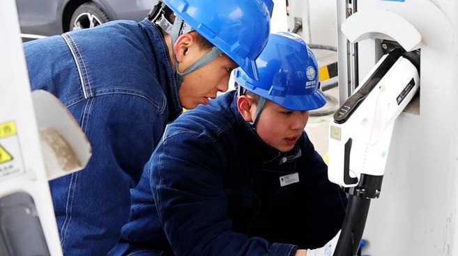 國網渭南供電公司：滿電鋪就返鄉路 春節暢行暖人心