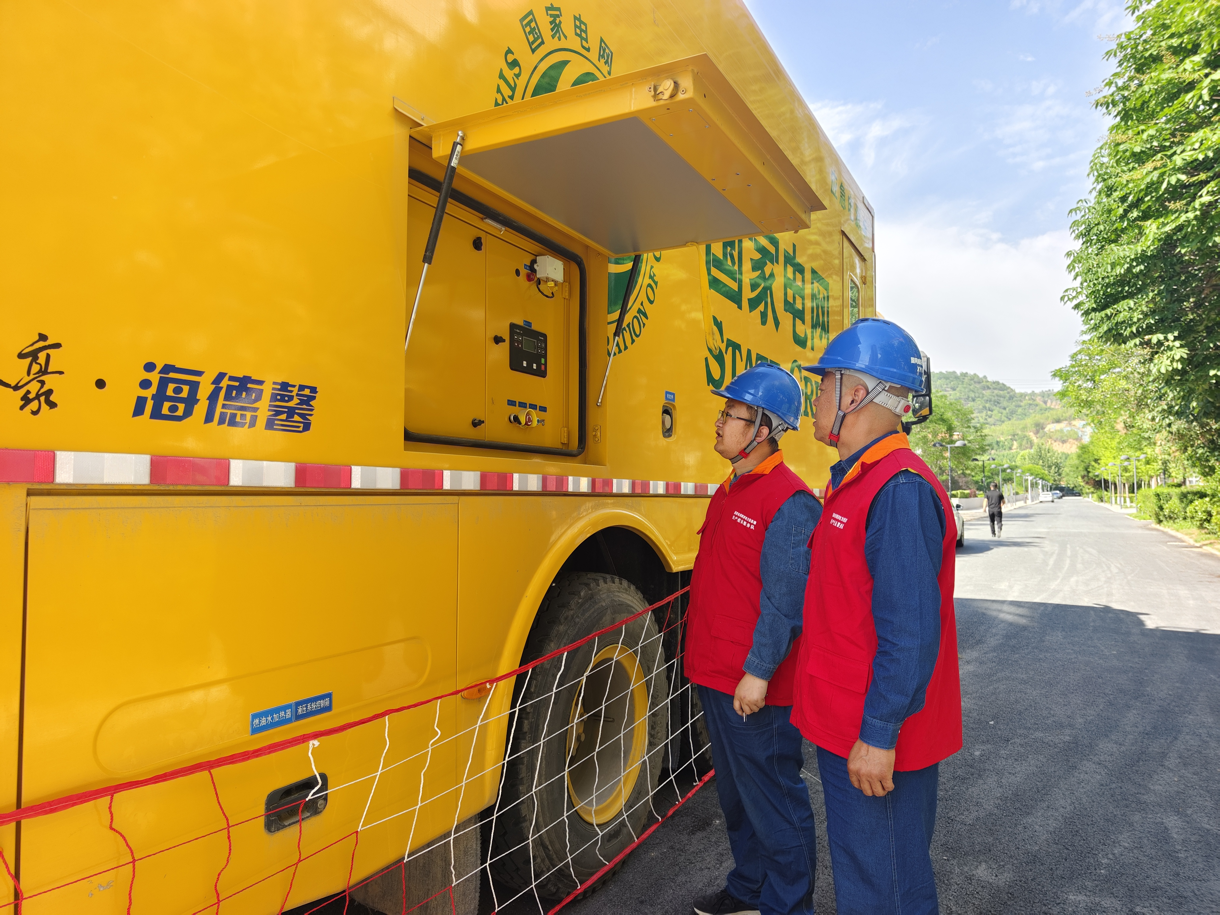 高考保電進入關鍵日 咸陽電網守護持續“在線”_fororder_圖片42