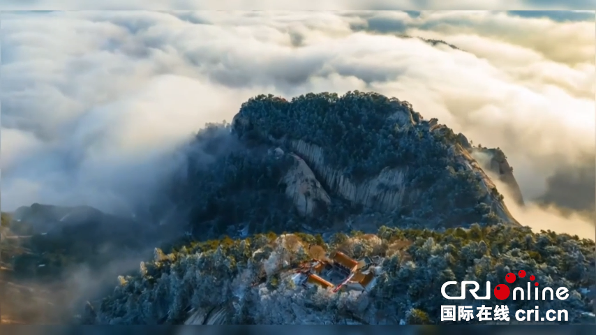 【Poetic陜西】春染華山：雲海翻涌映群峰 古廟花開滿園春_fororder_圖片4