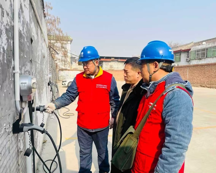 除夕保電“不停歇” 電力護航慶新春