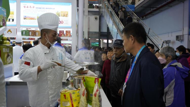 靖邊農特産品閃耀楊淩農高會 “土寶貝”擦亮縣域經濟“金名片”_fororder_wps_doc_7