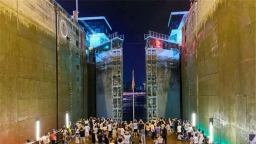 船遊三峽 風光何止“一輪”