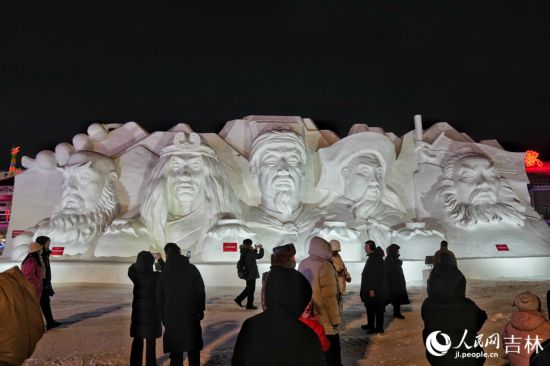 吉林遼源：60余組冰雪雕打造夢幻城堡