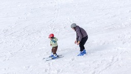雲南昆明冰雪旅遊“熱”力綻放
