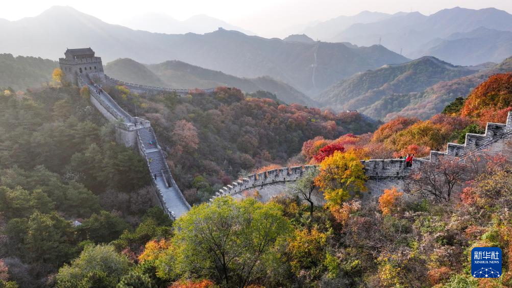 八達嶺長城層林盡染