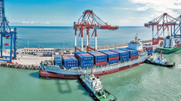 泉州港開通首條仁川港外貿集裝箱航線_fororder_ead6e6b2396d49399b72884b3460b18e.1000x666.960x2147483647