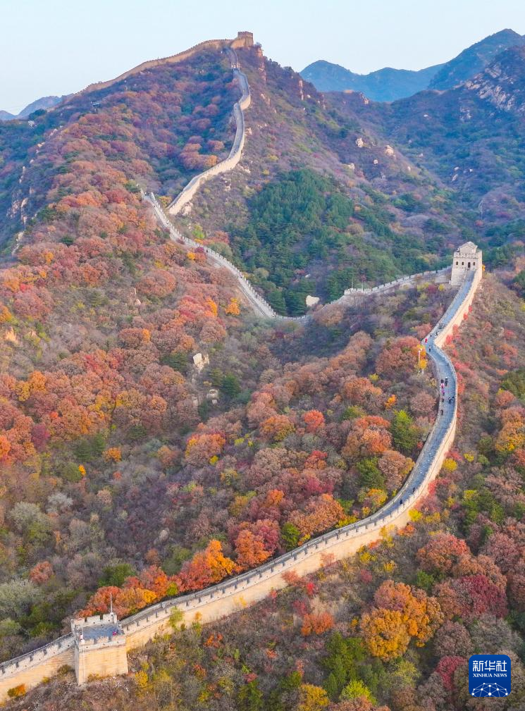 八達嶺長城層林盡染