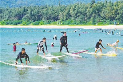 海南三亞：遊客樂享國慶假期