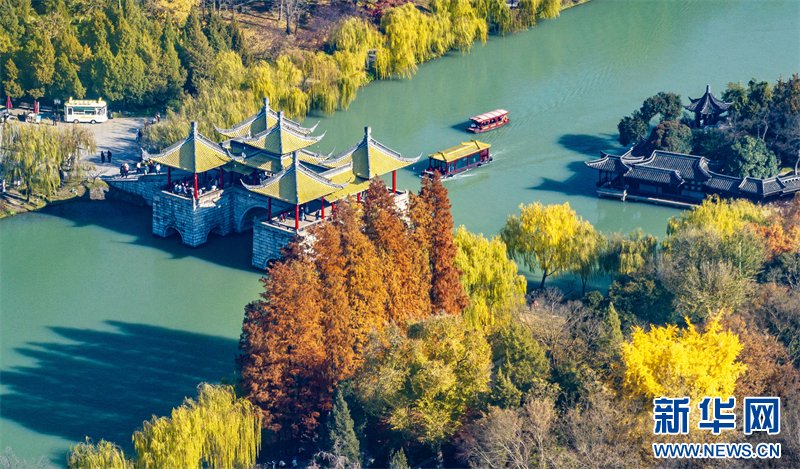 江蘇揚州：冬日瘦西湖色彩斑斕