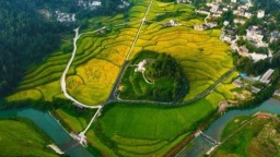 重慶黔江：水美鄉村秋色濃