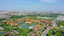 河南開封：雨後古城別樣美