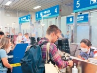 伊寧航空口岸出入境客流穩步增長