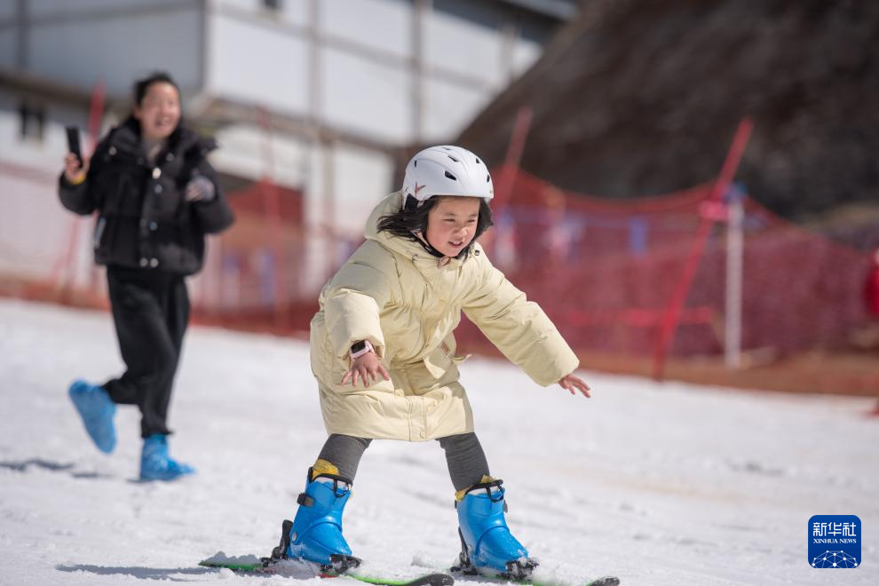 雲南昆明冰雪旅遊“熱”力綻放