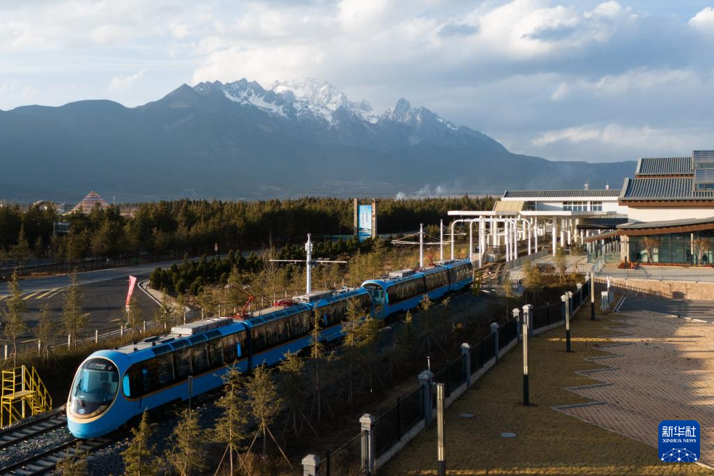 雲南麗江：坐上火車去雪山