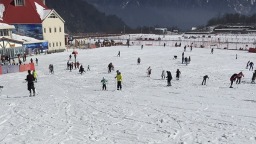 從“玩雪”到“追雪” 家庭和年輕客群撬動萬億冰雪市場