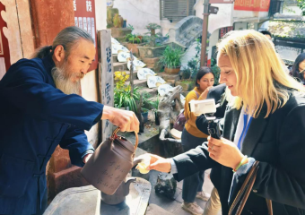 【2025打卡中國】多國網紅博主在白墻黛瓦中尋覓生活的“小美好”