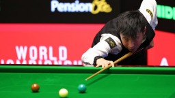 斯諾克世錦賽：趙心童勝丁俊暉晉級八強