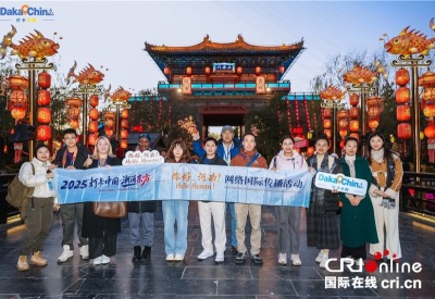 【2025打卡中國】千年汴梁“觸手可及” 外國網紅沉浸式體驗“國潮”河南