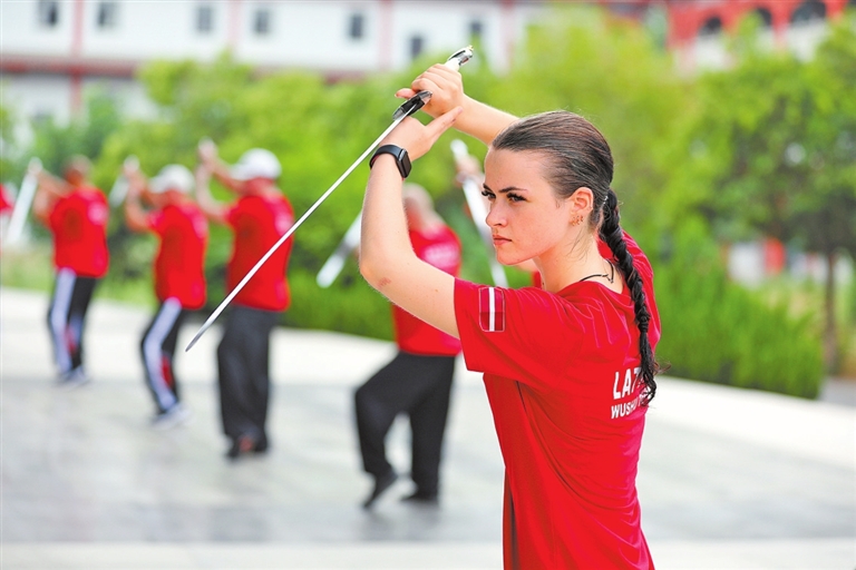河南焦作：太極古村 “武”動全球