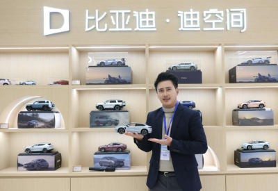 【2025打卡中國】中老“立體互聯”有多硬核？老撾網紅在鄭州親眼見證