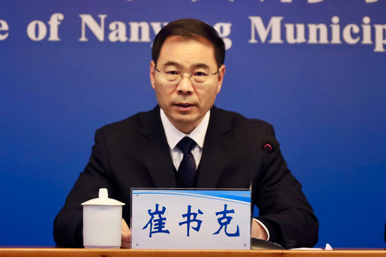 河南南陽中醫藥産業規模突破450億元 河南南陽中醫藥産業規模突破450億元_fororder_南陽市中醫藥管理局黨組書記、局長崔書克介紹情況 供圖 南陽市委宣傳部