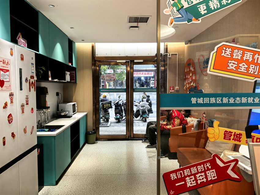 兩岸媒體實地探訪鄭州 共繪融合發展新畫卷_fororder_微信圖片_20251024143146_260_471