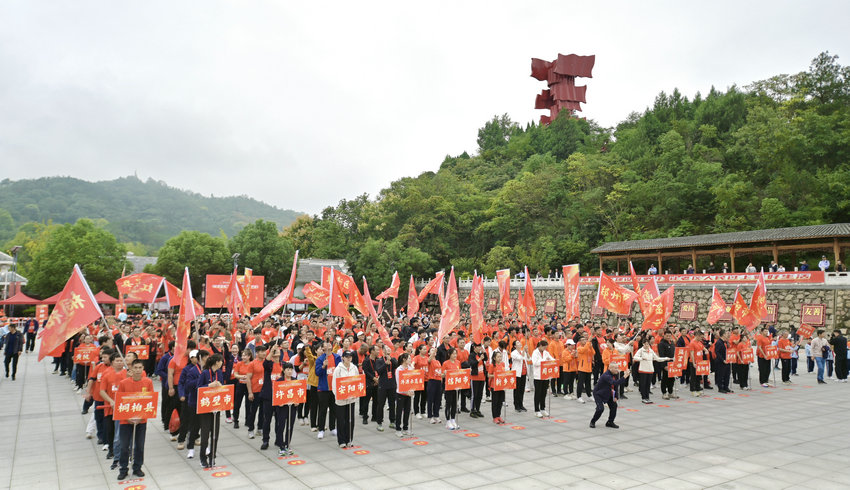2025年河南省紅色運動會在信陽市新縣火熱開賽_fororder_活動現場（焦漢平 攝）