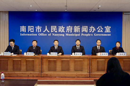 河南南陽中醫藥産業規模突破450億元 河南南陽中醫藥産業規模突破450億元_fororder_新聞發佈會現場 供圖 南陽市委宣傳部