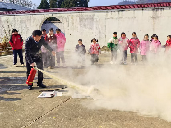 信陽市商城縣集中開展“全市安全日”校園突發事件應急疏散演練活動_fororder_圖片3