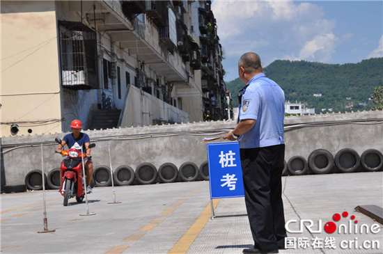 已過審【區縣聯動】戰高溫 警服藍——高溫“烤”驗下的堅守【區縣聯動】戰高溫 警服藍 高溫“烤”驗下的堅守