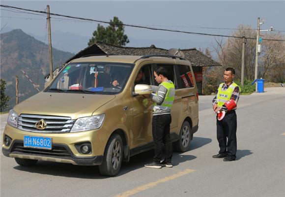 【區縣聯動】【黔江】黔江：加強道路交通管控 確保群眾生命財産安全【區縣聯動 列表】黔江：加強道路交通管控