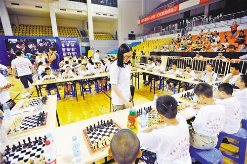 【社會民生 列表】120余名小棋手與世界冠軍進行“車輪戰”
