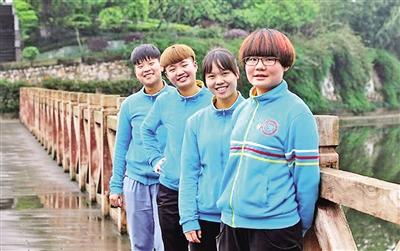 【科教 標題 摘要】接力救起落水女子 四名重慶女孩被讚“英勇姐”