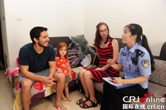 已過審【CRI專稿 列表】渝北新牌坊派出所社區民警 小區的貼心“管家”