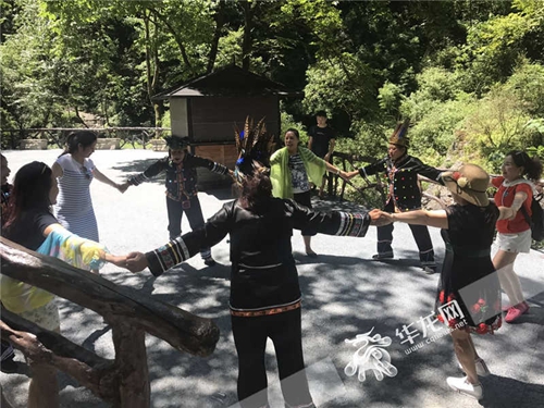 【文化標題摘要】武陵山大裂谷避暑“要你好看” 文化味滲進清涼世界