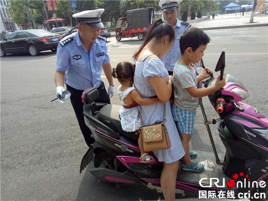已過審【法制安全 列表】高溫下的“烤驗” 交巡警的堅守